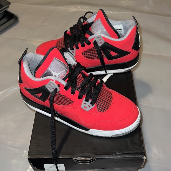 Air Jordan Retro 4 (Gradeschool) - Picture 7 of 9